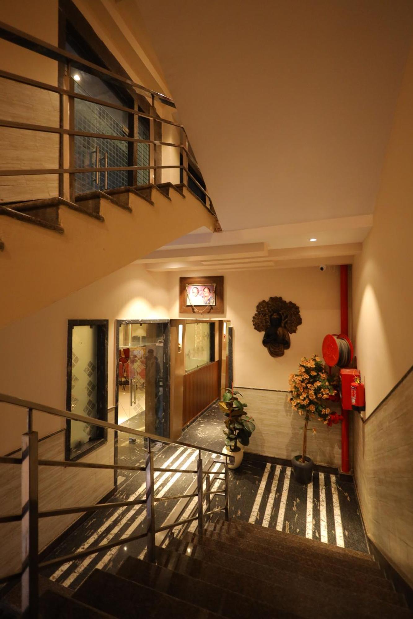 Hotel Bhagyaraj Palace A Luxury Hotel Keshavpuram Канпур Екстер'єр фото