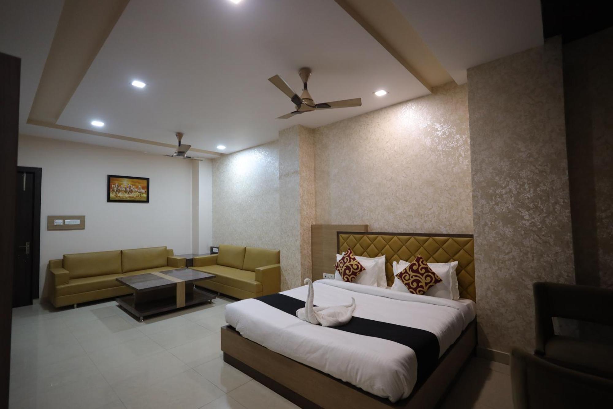 Hotel Bhagyaraj Palace A Luxury Hotel Keshavpuram Канпур Екстер'єр фото